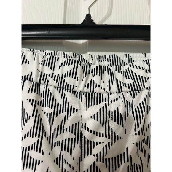 Lands End Elastic Waist Pull-on Mid Rise Patterned Capris Size 14p - Picture 3 of 5